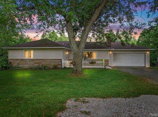 9211 Hamburg Rd, Brighton, MI 48116