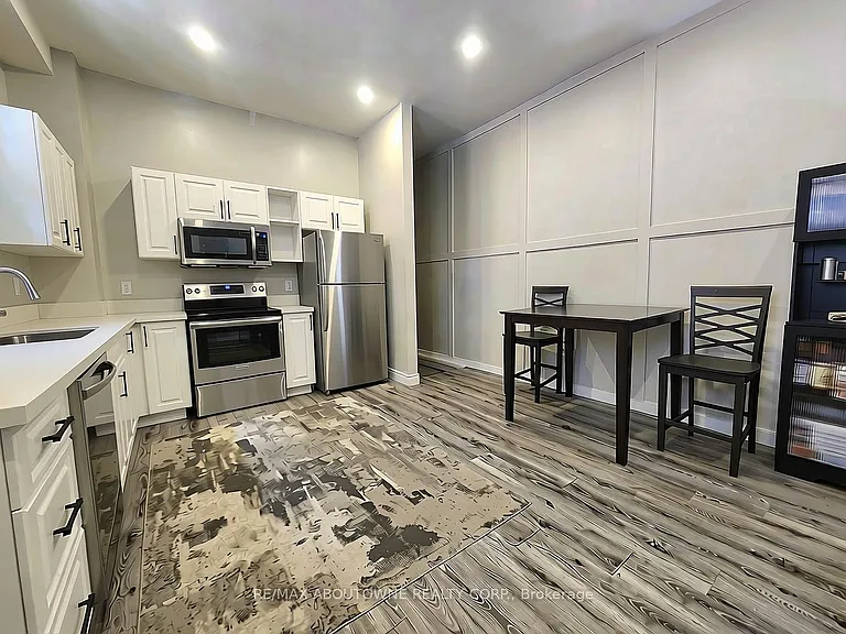 498 Main St E #1B — Photo 5