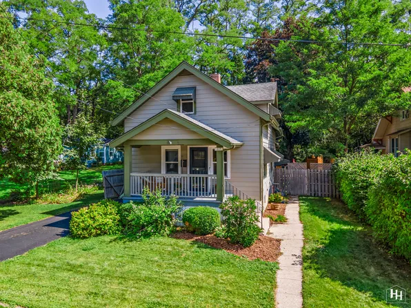 217 Lincoln Ave, Fox River Grove, IL 60021