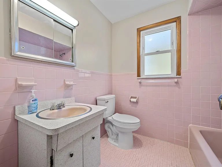 185 W 3rd St #2 — Photo 7