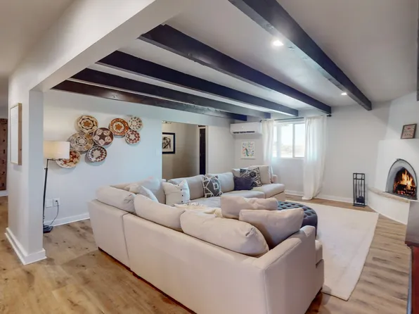 4 Torneo Rd, Santa Fe, NM 87508