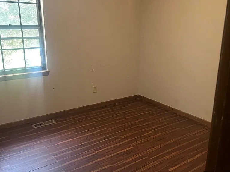 500 SE Sherri Ln — Photo 3