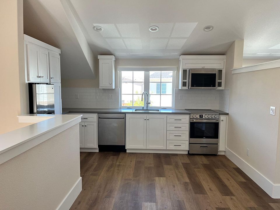 Living area with brand new appliances