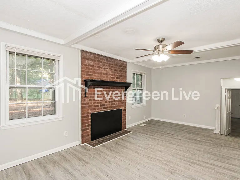 212 Kirkstone Rd — Photo 6