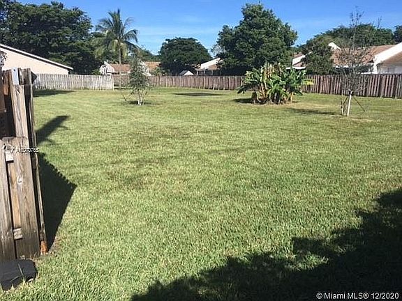 2nd image of 5000 E Lakes Dr