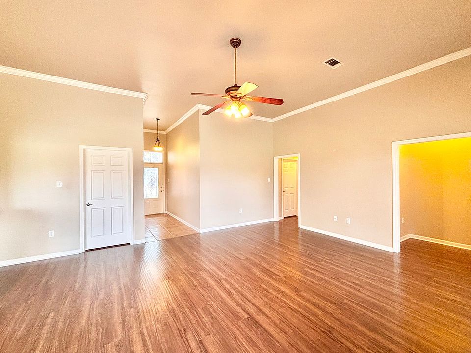1st image of 36422 Crestway Ave
