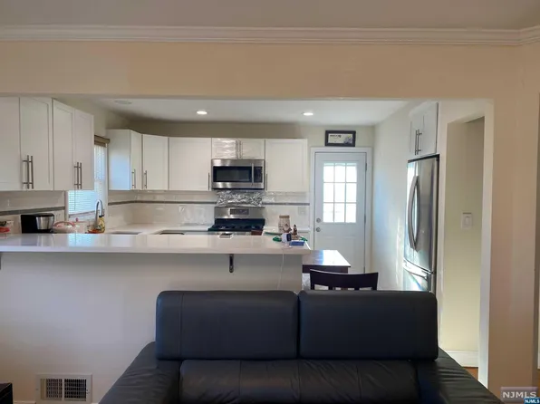 836 Pleasantview Ter, Ridgefield, NJ 07657