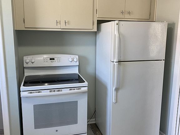 4th image of 22864 Lambrecht Ave