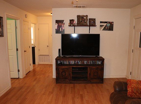 5th image of 114 Glenmore Dr