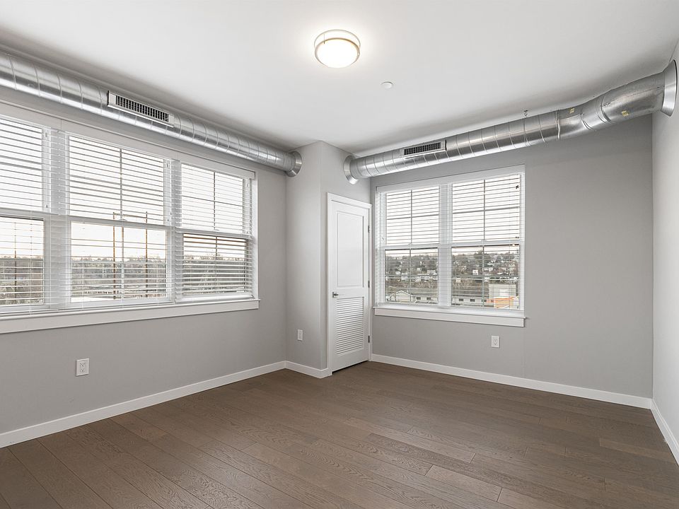 1st image of 4649 Umbria St #408