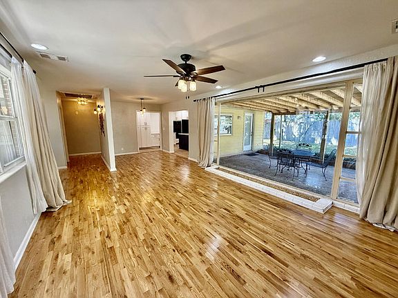 3rd image of 3217 Corby St