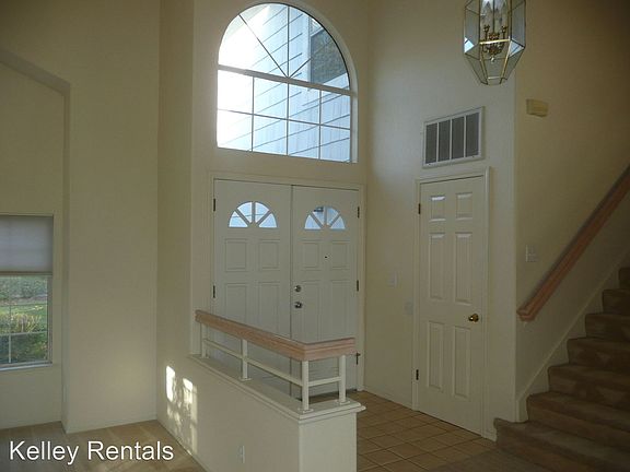 3rd image of 306 Whitehorn Ct