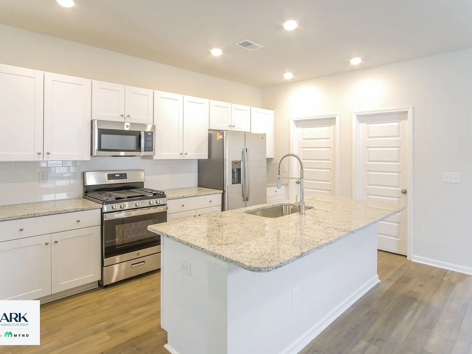 5 bed, 2.5 bath, 2343 sqft, $2,426 — Photo 4