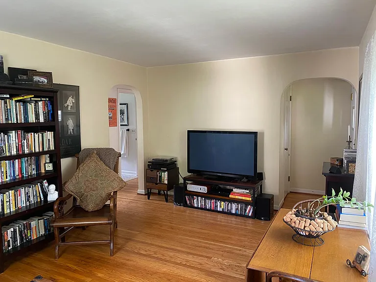 110 Colonial Rd — Photo 11