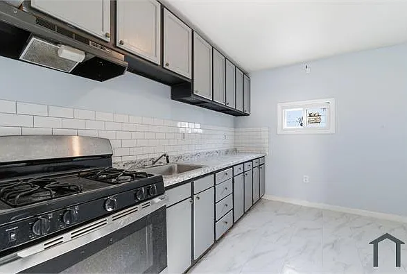2236 W Firth St — Photo 3