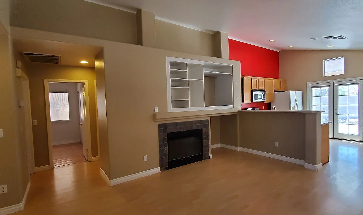 Charming Single Story in Northwest Neighborhood — Photo 4