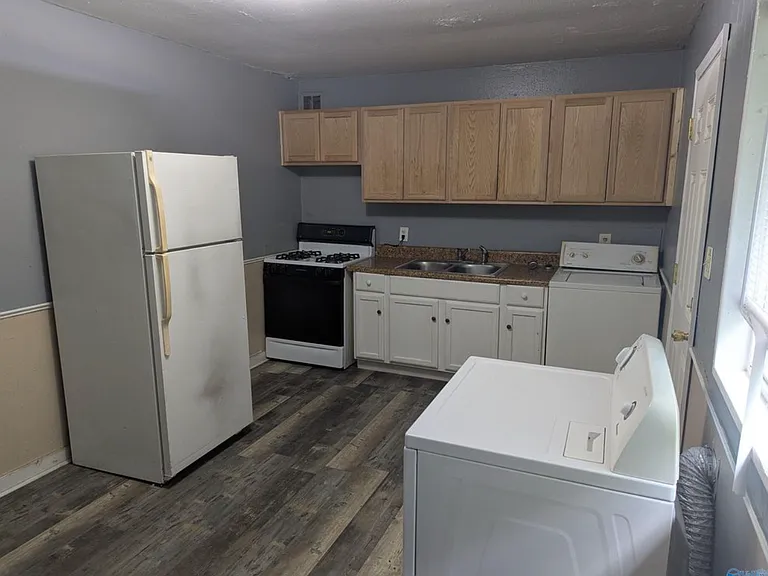204 Carolyn Ln — Photo 4