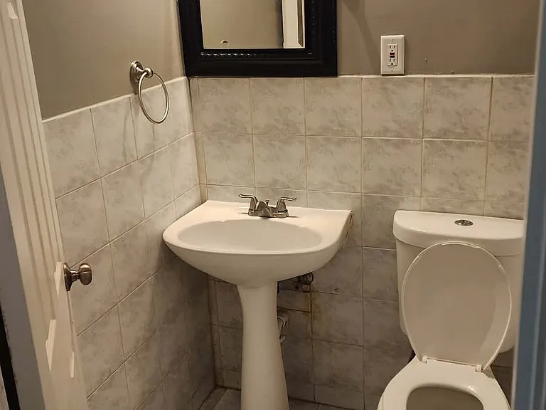 1725 Clover Ln — Photo 9