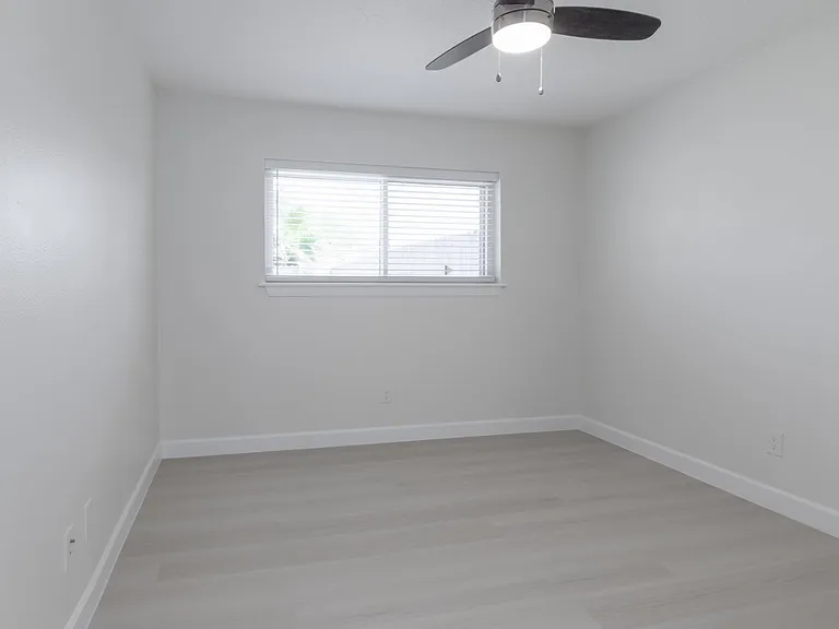 1007 Cedar St — Photo 11