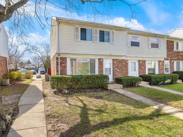 112 Jamestown Ln #112, Bolingbrook, IL 60440