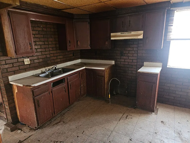 910 Woodward Ave — Photo 11
