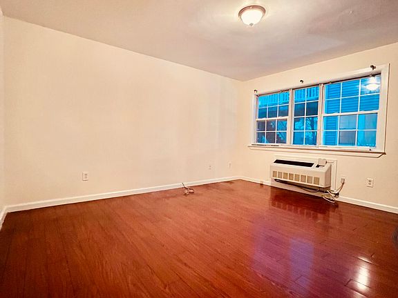 5th image of 770 Nugent Ave