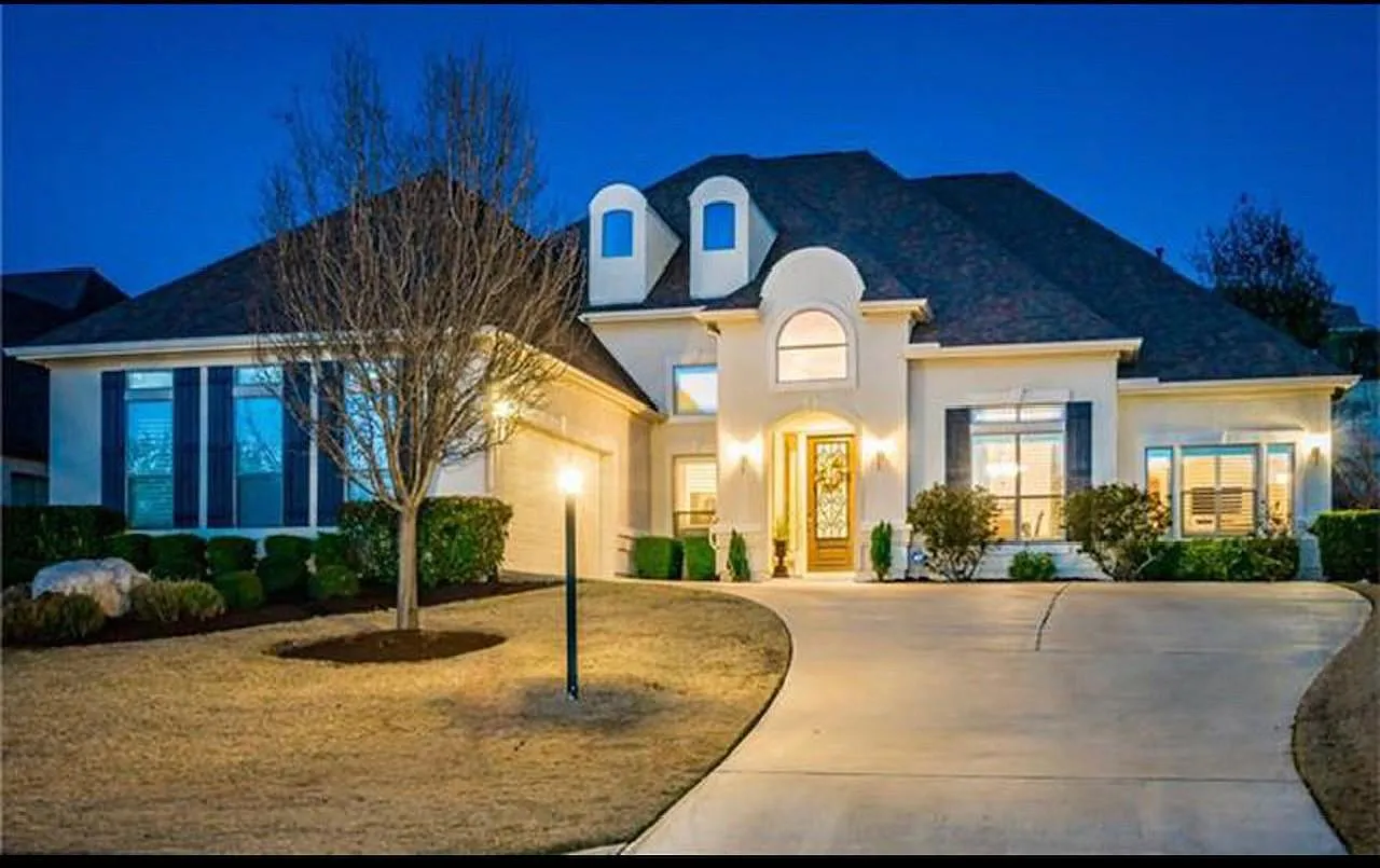 4 bed, 3.5 bath, 3428 sqft, $4,995 — Photo 1