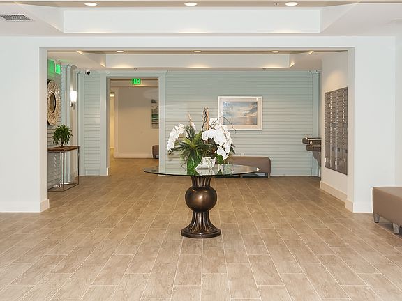 3rd image of 4511 El Mar Dr APT 404