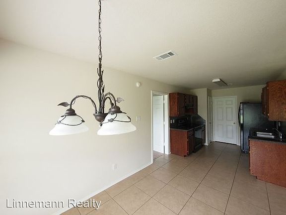 5th image of 2800 Maria Dr