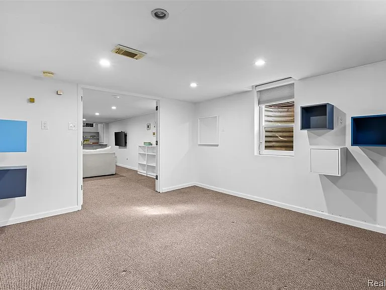 1085 Brooklawn Dr — Photo 34