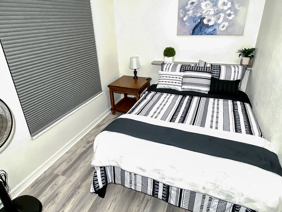 Full size bed