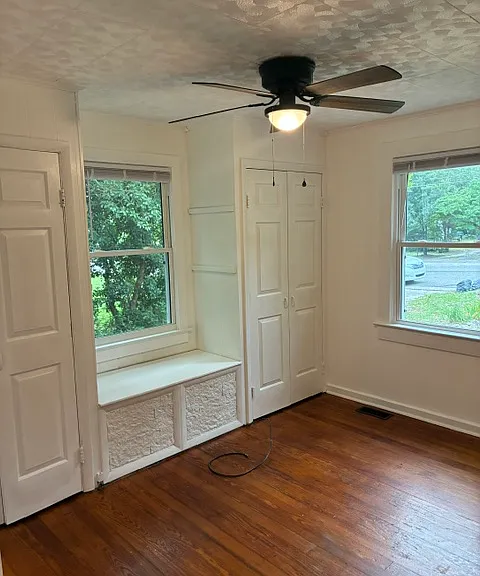 1006 W Saunders Ave — Photo 5