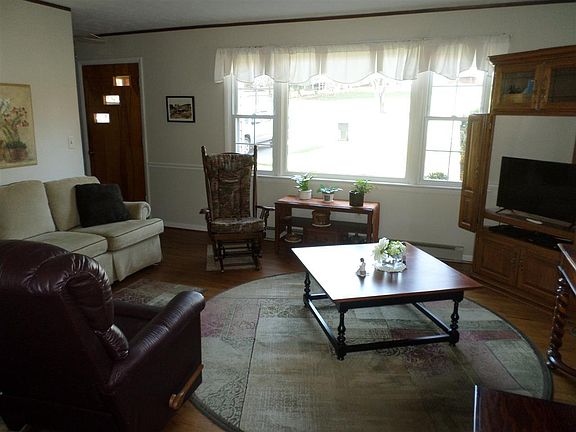 3rd image of 159 Abbott Cir