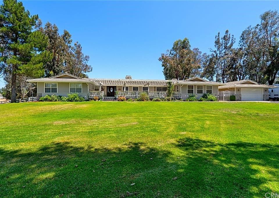 2nd image of 24480 Jenny Ln