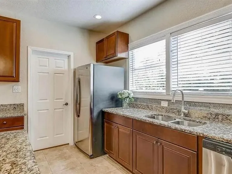 3625 E Mohawk Ave — Photo 2