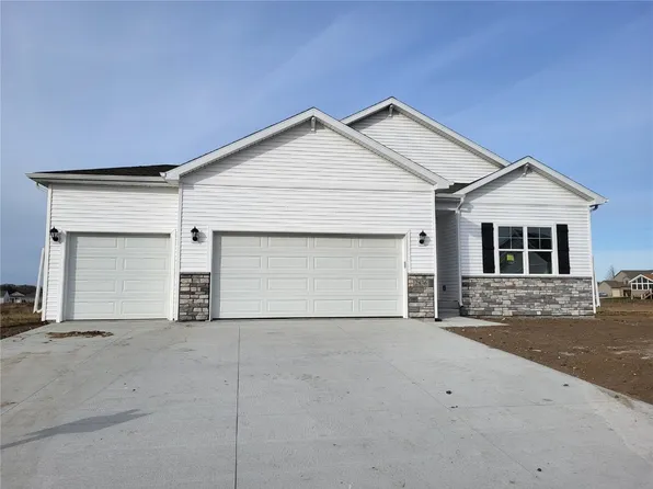 2836 Prairie Wind Ct, Hiawatha, IA 52233