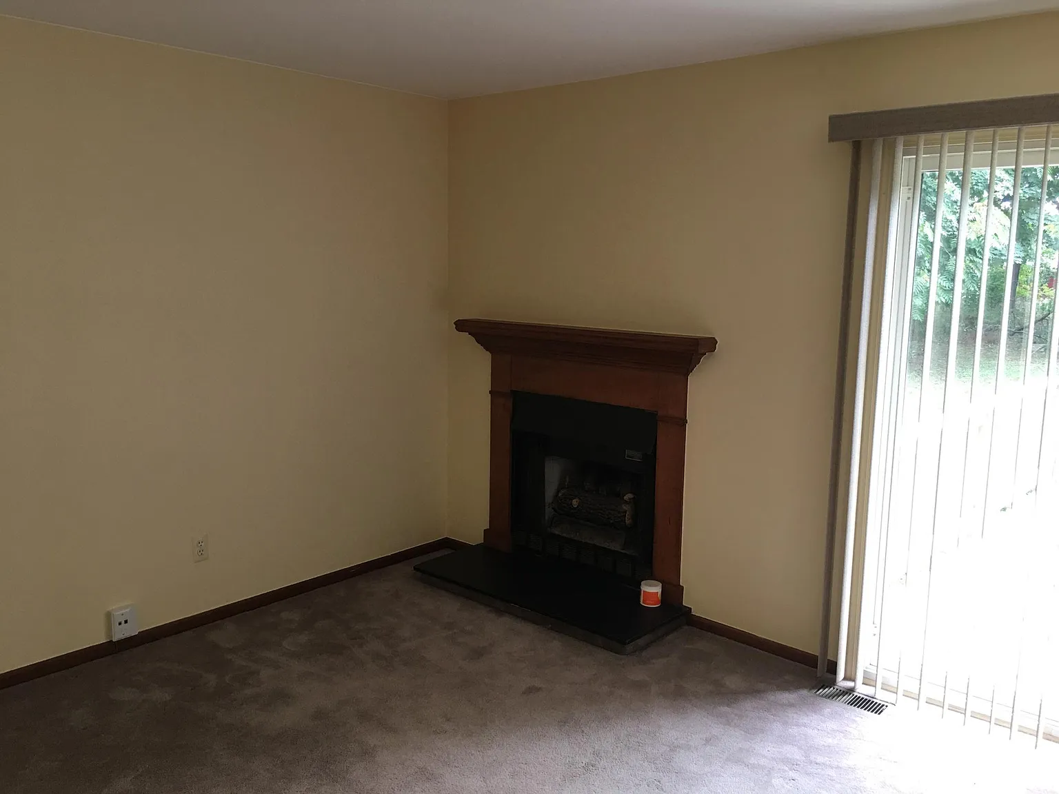 2 bed, 1.5 bath, 1200 sqft, $1,600 — Photo 3