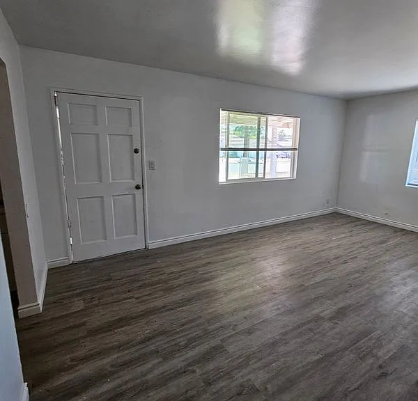 712 E Whittier Ave — Photo 5