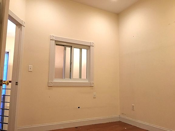 5th image of 494 Hudson St APT 1