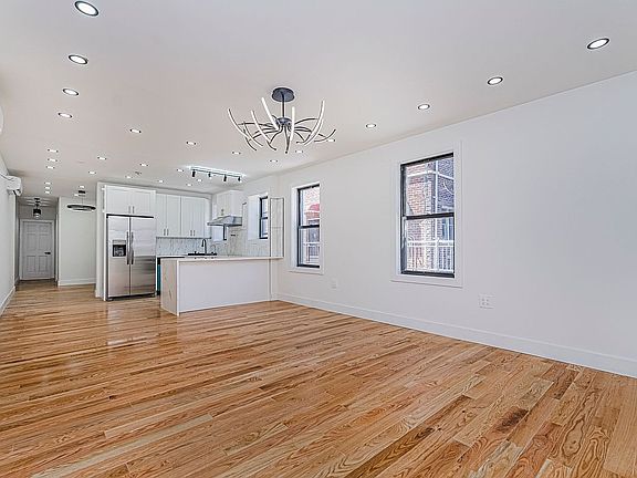 5th image of 994 E 54th St