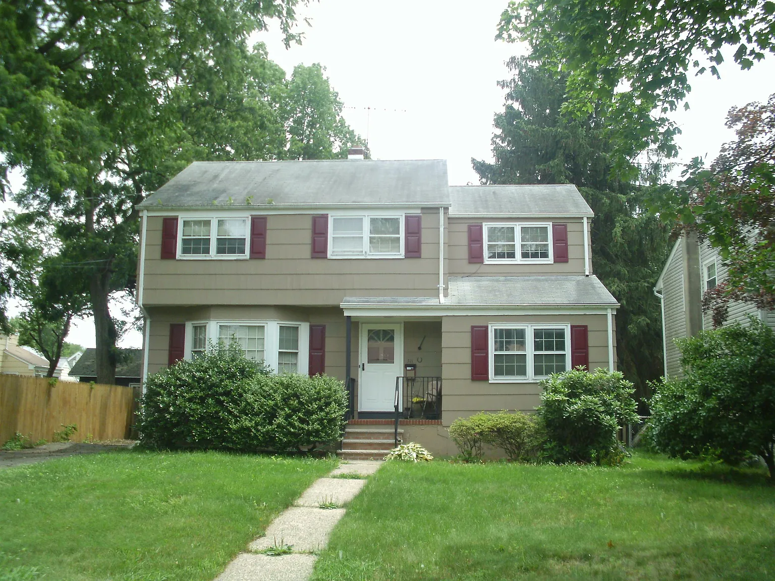 311 Oak Pkwy photo 1