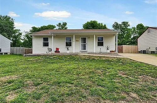 1347 Shallow Lake Dr Photo 1