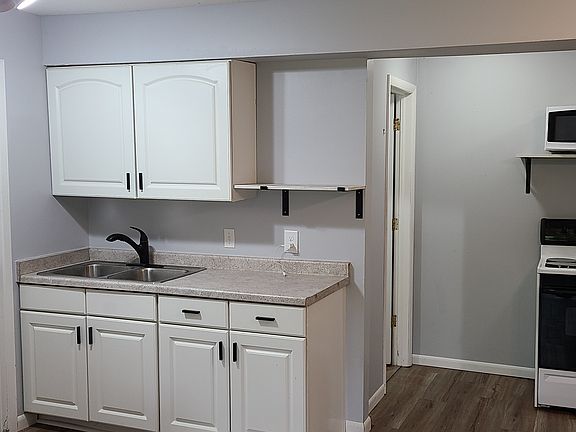 2nd image of 1348 Oakview Dr #4
