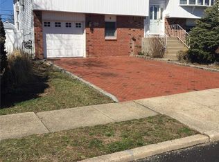 9 Bishop Ct #2, Bethpage, NY 11714