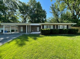 14 Country Ln, Florissant, MO 63033