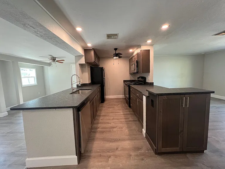 2443 Duke Ln — Photo 5