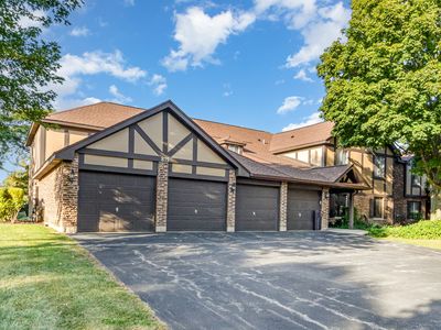 875 Farnham Ln APT D, Wheaton, IL, 60189