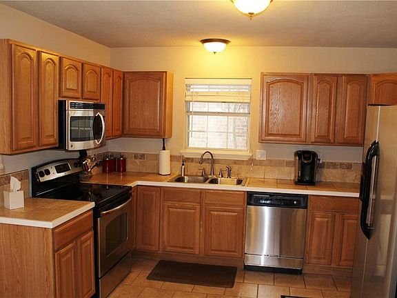 3rd image of 4117 Howard Dr