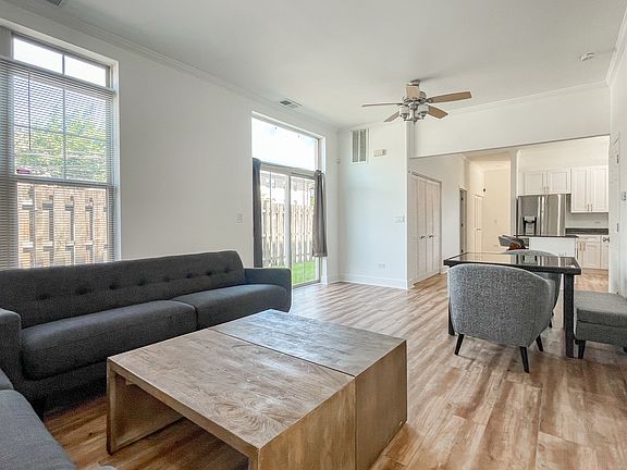 5th image of 820 E 38th Pl Unit 4