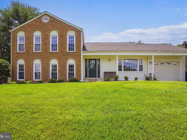 10 Apricot Ct, Gaithersburg, MD 20878